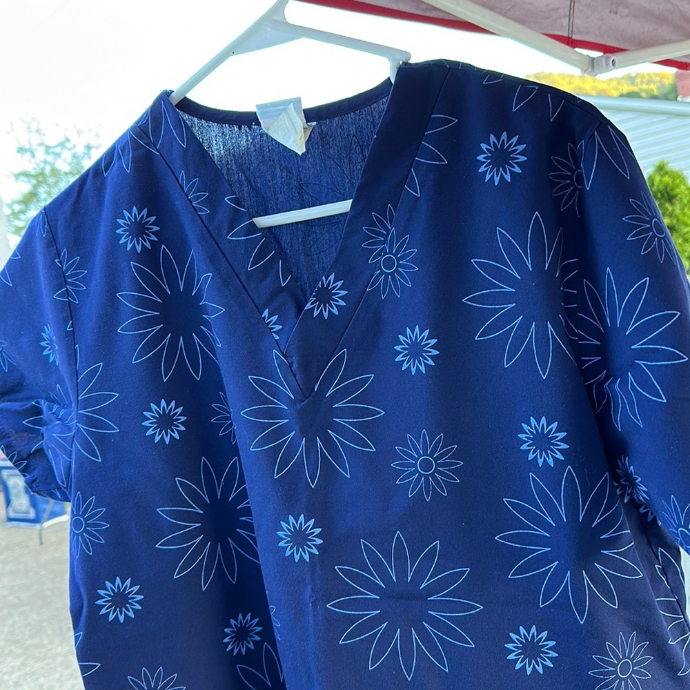 UA scrub top